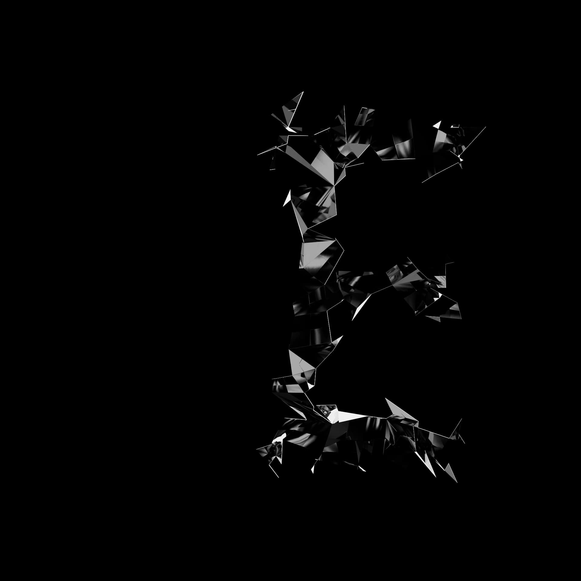 Letra E de Shard Type: carácter 3D fragmentado en esquirlas angulares de material especular negro sobre fondo blanco